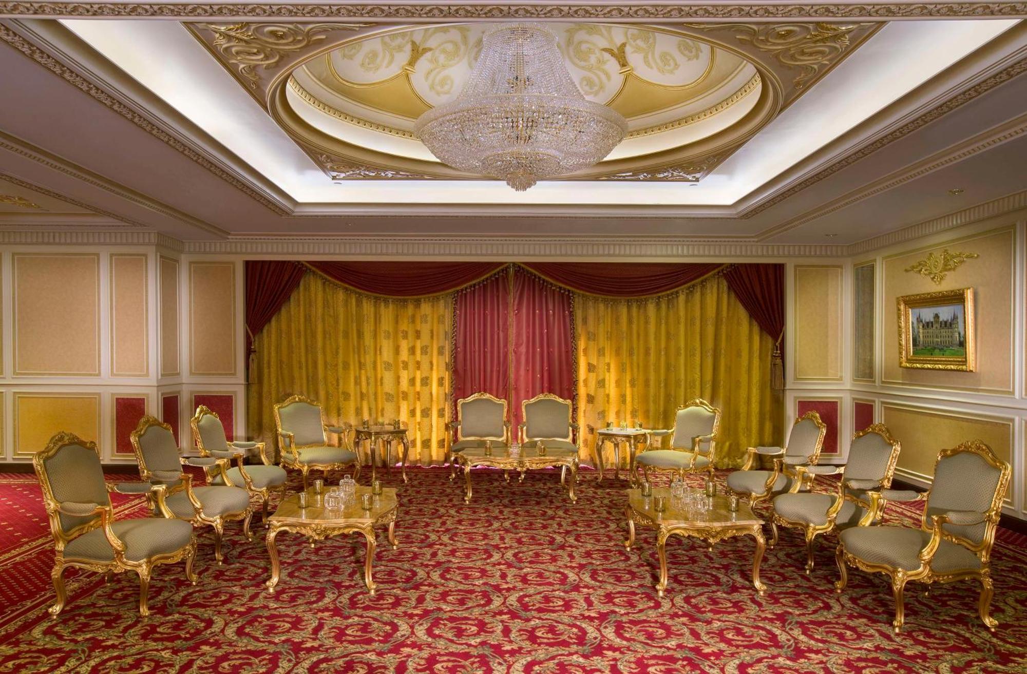 Королевский отель. Royal Rose Hotel Abu Dhabi. Royal Rose 5*. Абу-Даби отель розовый. Royal Rose Ташкент ресторан.